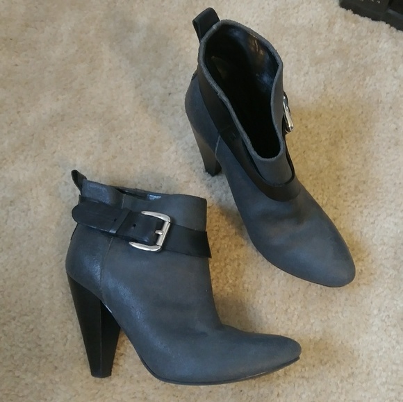 GUESS🔼super sexy buckle heel gray leather booties - Picture 1 of 6
